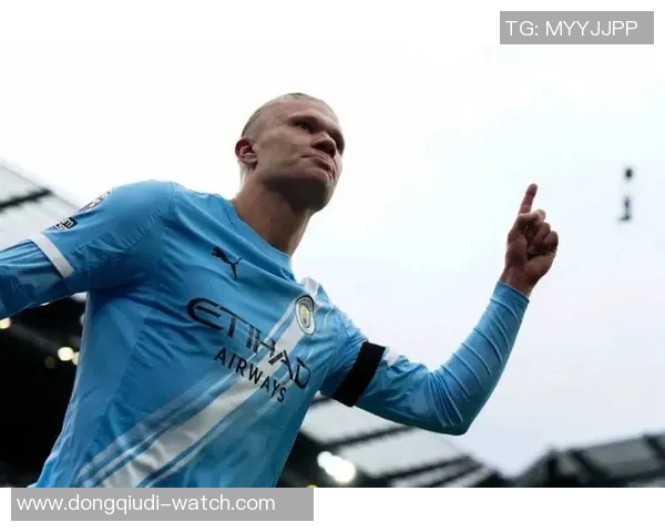 意甲大战曼联大胜曼城帽子戏法引发争议判罚全场沸腾